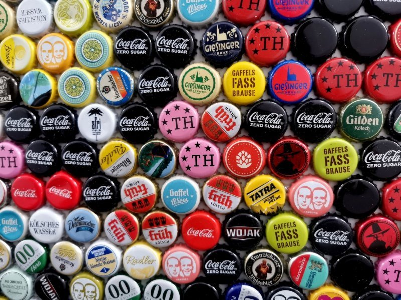 Imagen adicional 3: Abstracción Retrato Escultura "Keith Richards Nuevo: Un retrato hecho con una tapa de botella", escultor Henning Leuschner Mezcla 