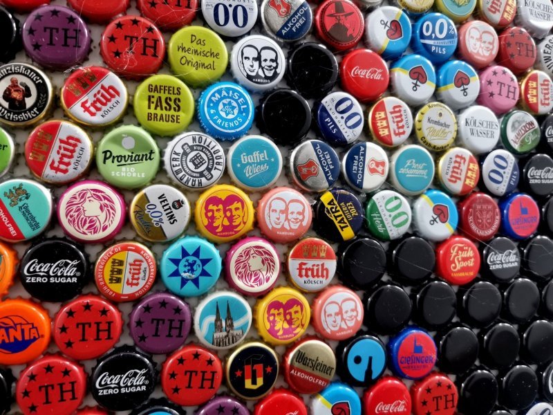 Imagen adicional 5: Abstracción Retrato Escultura "Keith Richards Nuevo: Un retrato hecho con una tapa de botella", escultor Henning Leuschner Mezcla 