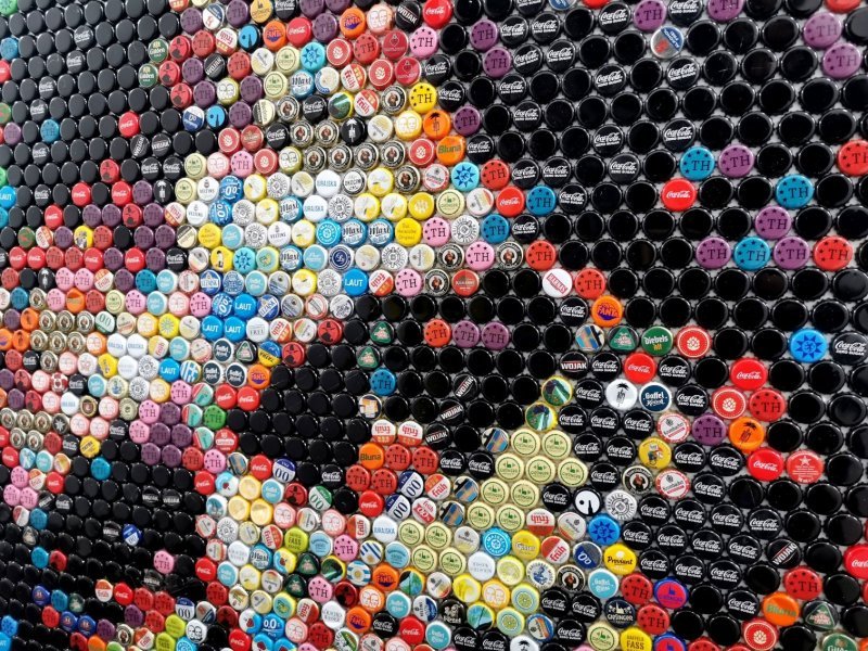 Imagen adicional 6: Abstracción Retrato Escultura "Keith Richards Nuevo: Un retrato hecho con una tapa de botella", escultor Henning Leuschner Mezcla 