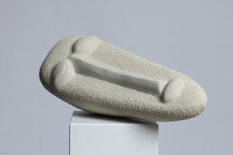 Скульптура "Спляча жінка", скульптор Gerhard Reusmann Камінь в Jose Art Gallery