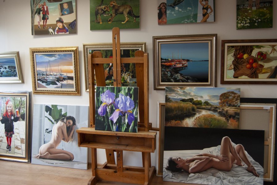 Immagine aggiuntiva 1: Fotorealismo Floreale Pittura "Iris Bloom: Arte fotorealistica", pittore Valeri Tsvetkov olio tela 