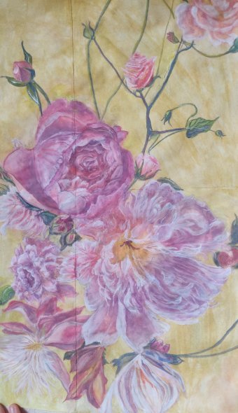 Рожеві півонії на золотому фоні