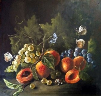 Fruits festifs dans un ornement doré