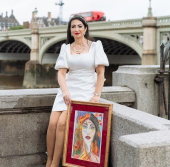 Graphique "La Terre Mère : la beauté et le soin de la planète", illustrateur Urszula Socha technique mixte papier à la Jose Art Gallery