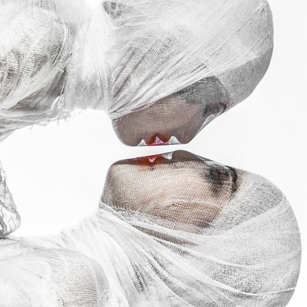 Imagen adicional 2: Fotografías Desnudo Arte digital "Momias enamoradas: El secreto de las vendas blancas", artista digital VLADIMIR ATAPIN 