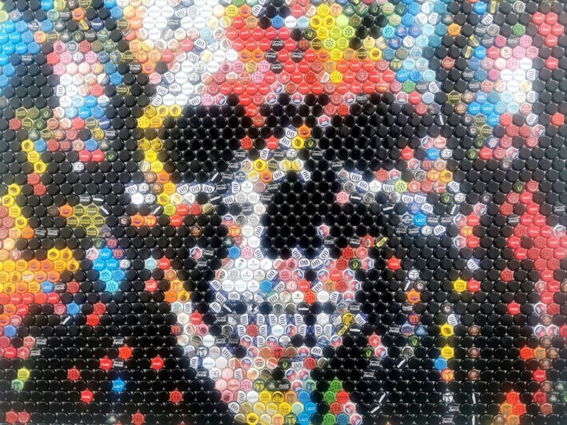 Imagen adicional 3: Abstracción Retrato Escultura "Dead Music Monkey: Retrato abstracto de tapas de botellas", escultor Henning Leuschner Mezcla 