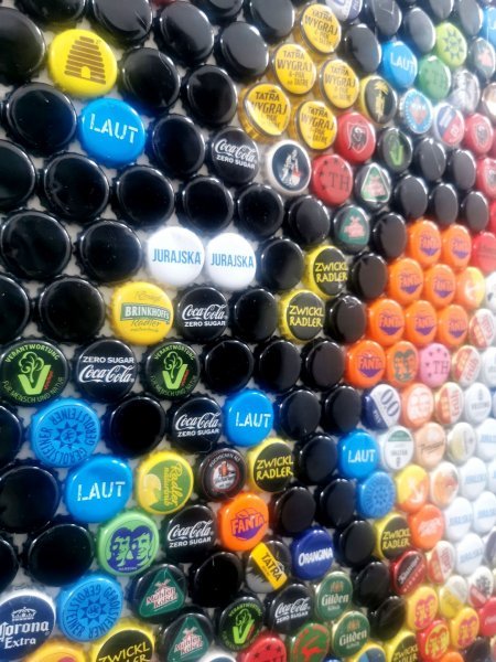 Imagen adicional 5: Abstracción Retrato Escultura "Dead Music Monkey: Retrato abstracto de tapas de botellas", escultor Henning Leuschner Mezcla 