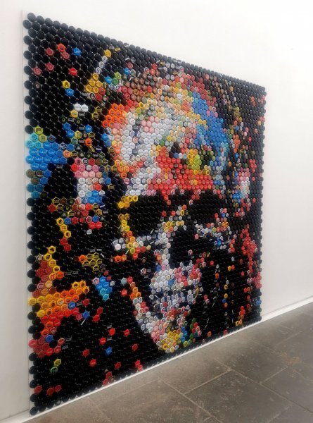 Imagen adicional 6: Abstracción Retrato Escultura "Dead Music Monkey: Retrato abstracto de tapas de botellas", escultor Henning Leuschner Mezcla 