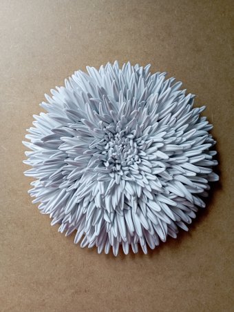 Скульптура "Скульптура Белый георгин — цветочное настенное искусство", скульптор Nataliia Linnyk Глина в Jose Art Gallery