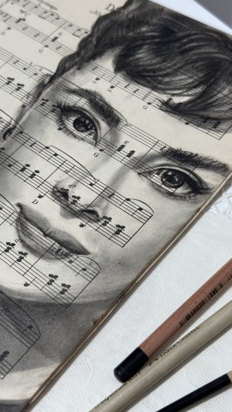 Image supplémentaire 5: Réalisme Portrait Graphique "Audrey Hepburn Art au fusain vintage", illustrateur Julia Shilo charbon papier 