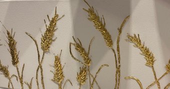 Живопись "Золотые Колосья: Гармония Золотая и Минимализма", живописец Mari VG смешанная техника холст в Jose Art Gallery