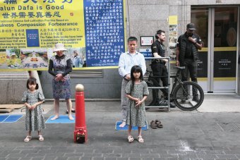 Photographie "Prière chinoise : expatriés à Londres", photographe Anatoliy Pastushenko à la Jose Art Gallery