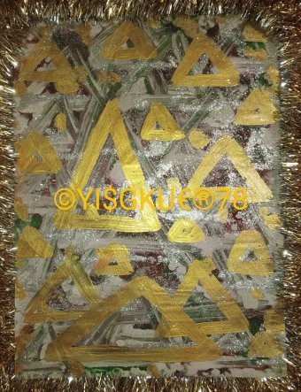 78 . UN MULTIIGHGOLD PYRAMIDS