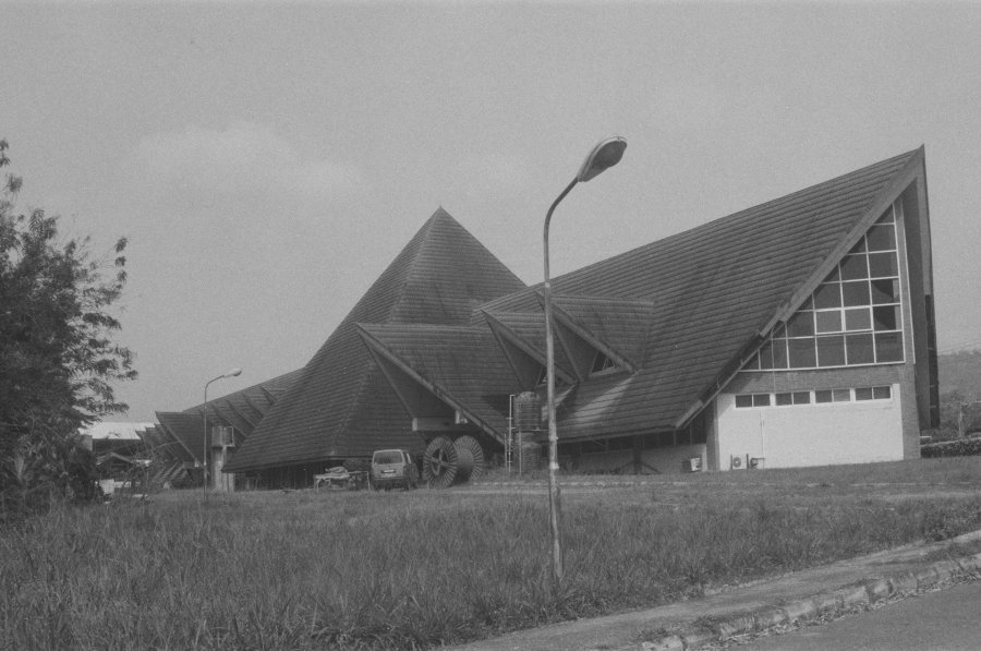 Image supplémentaire 2: Noir et blanc Architecture Photographie "Héritage en monochrome noir et blanc", photographe Kolade Adegbite 