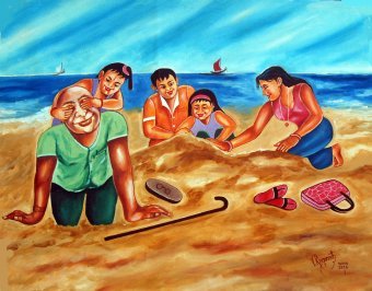 Fröhliches Familienspiel am Strand