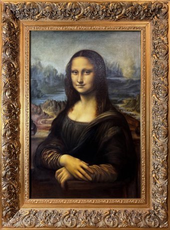 Touching the Legend. Mona Lisa Reimagined