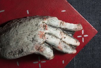 Scultura "Piccola mano 03", scultore Nadiia Otriazha & Fedir Bushmanov Ceramica alla Jose Art Gallery