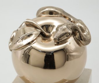 Sculpture "Pomme de la Vérité", sculpteur Volodymyr Mykytenko Bronze à la Jose Art Gallery