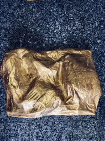 Sculpture "Sculpture Lingot d'Or : Art Mural Moderne", sculpteur Machnolga Technique mixte à la Jose Art Gallery