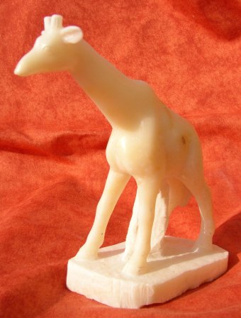 Скульптура "Жираф: Елегантна мармурова тварина", скульптор Sculi Камінь в Jose Art Gallery
