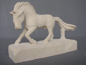 Скульптура "Енергія в русі", скульптор Sculi Камінь в Jose Art Gallery