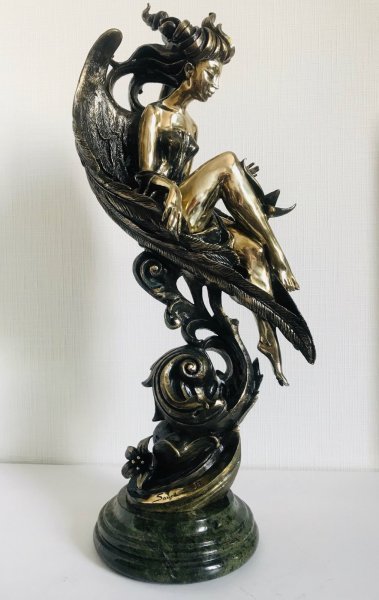 Scultura «Mistero fluttuante» - Bogdan Savchenko