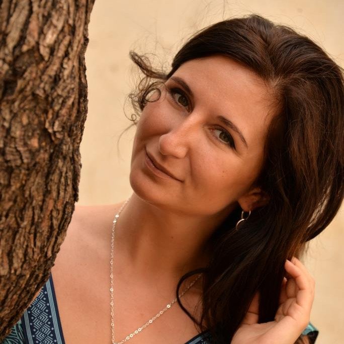 Artist Larisa Leah Dizlarka