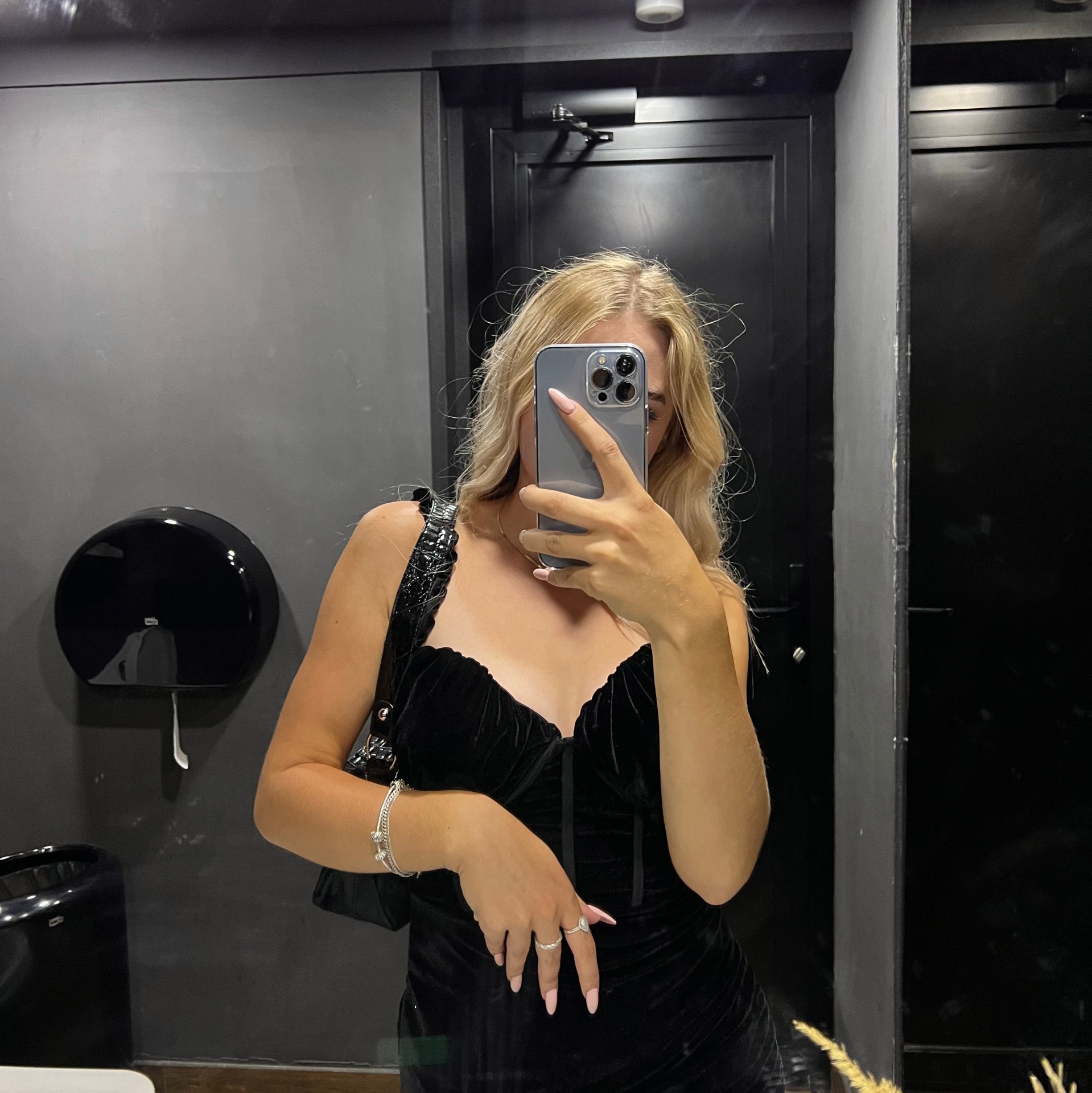 Artist Vioni